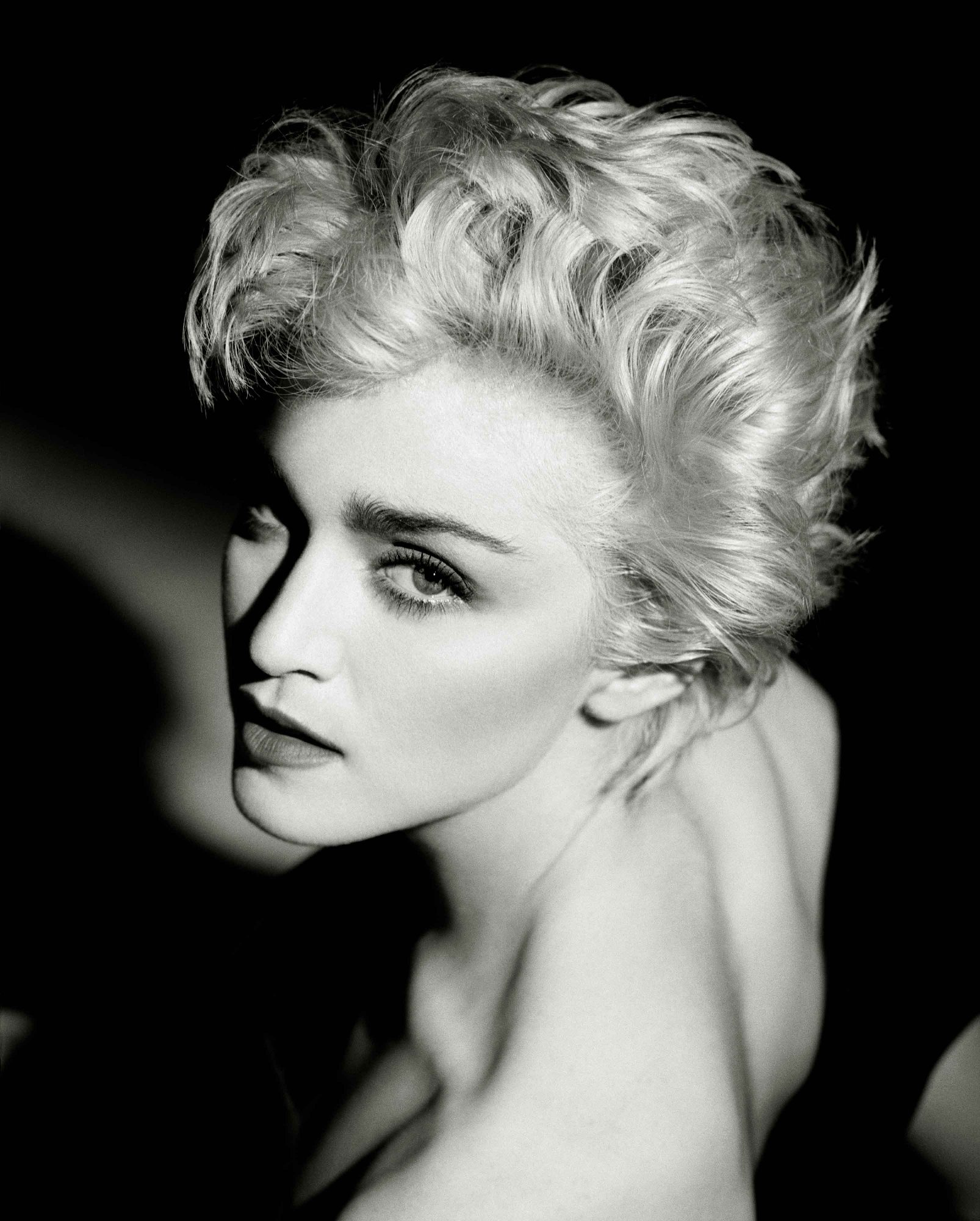 Фото Американская певица Madonna / Мадонна с короткой стрижкой