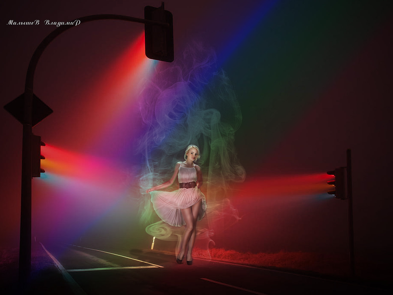 Фото Девушка стоит в лучах светофоров, работа Владимира Малышева