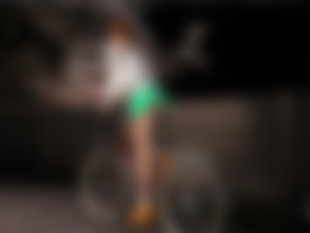 Фото Девушка в коротенькой юбочке сидит на велосипеде