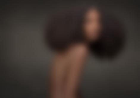 Фото Девушка с объемной прической из черных вьющихся волос, сессия в стиле ню, фото Hartmut Norenberg (Hart-Worx)/ Хармута Норенберга