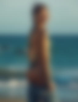 Фото Девушка в купальнике в приспущенных джинсах, Kyle Deleu Photography