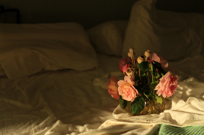 Букет Роз На Кровати Фото