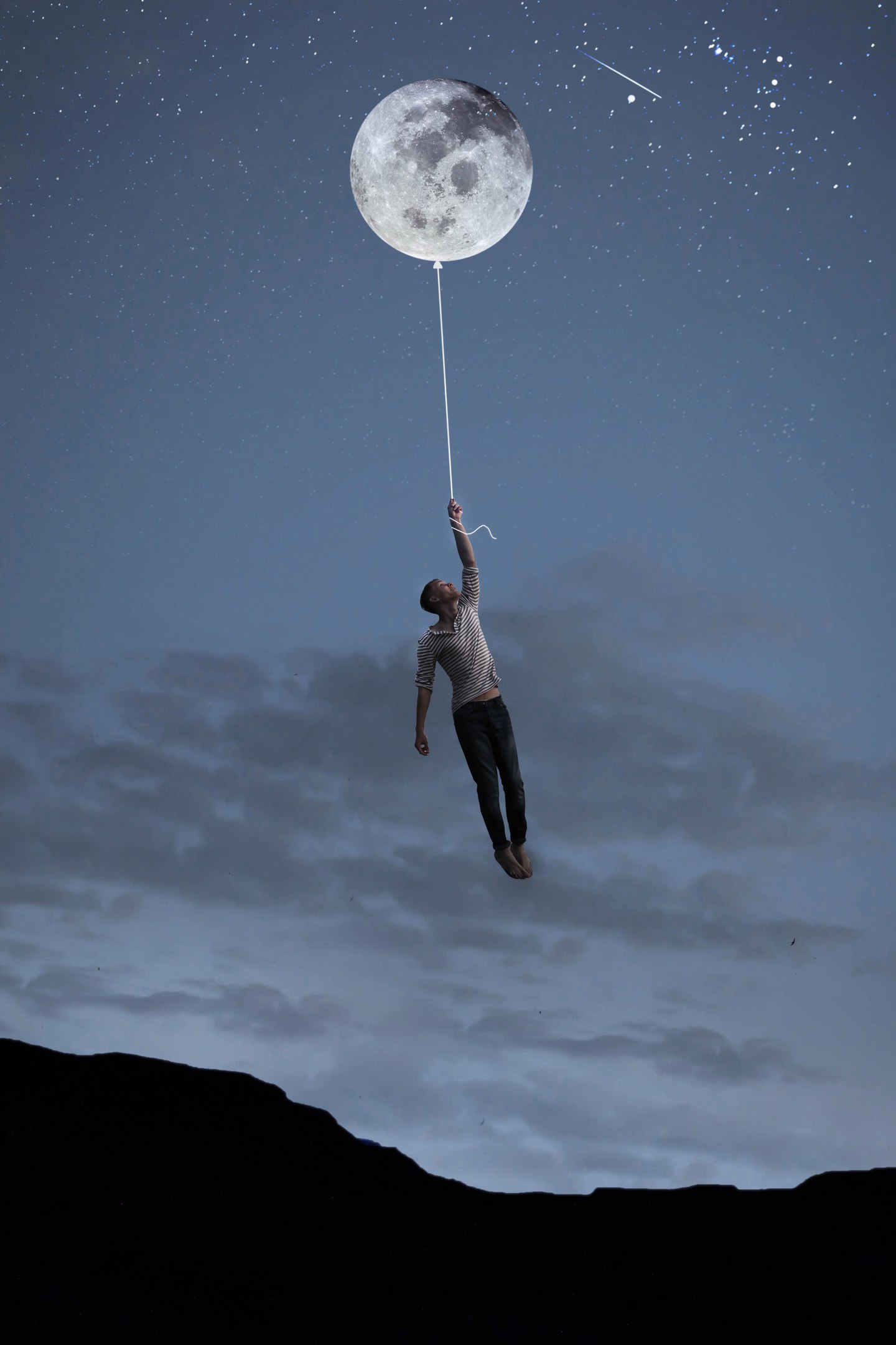 На луну на воздушном шаре. Летающий человек. Человек над землей. Человек на Луне.