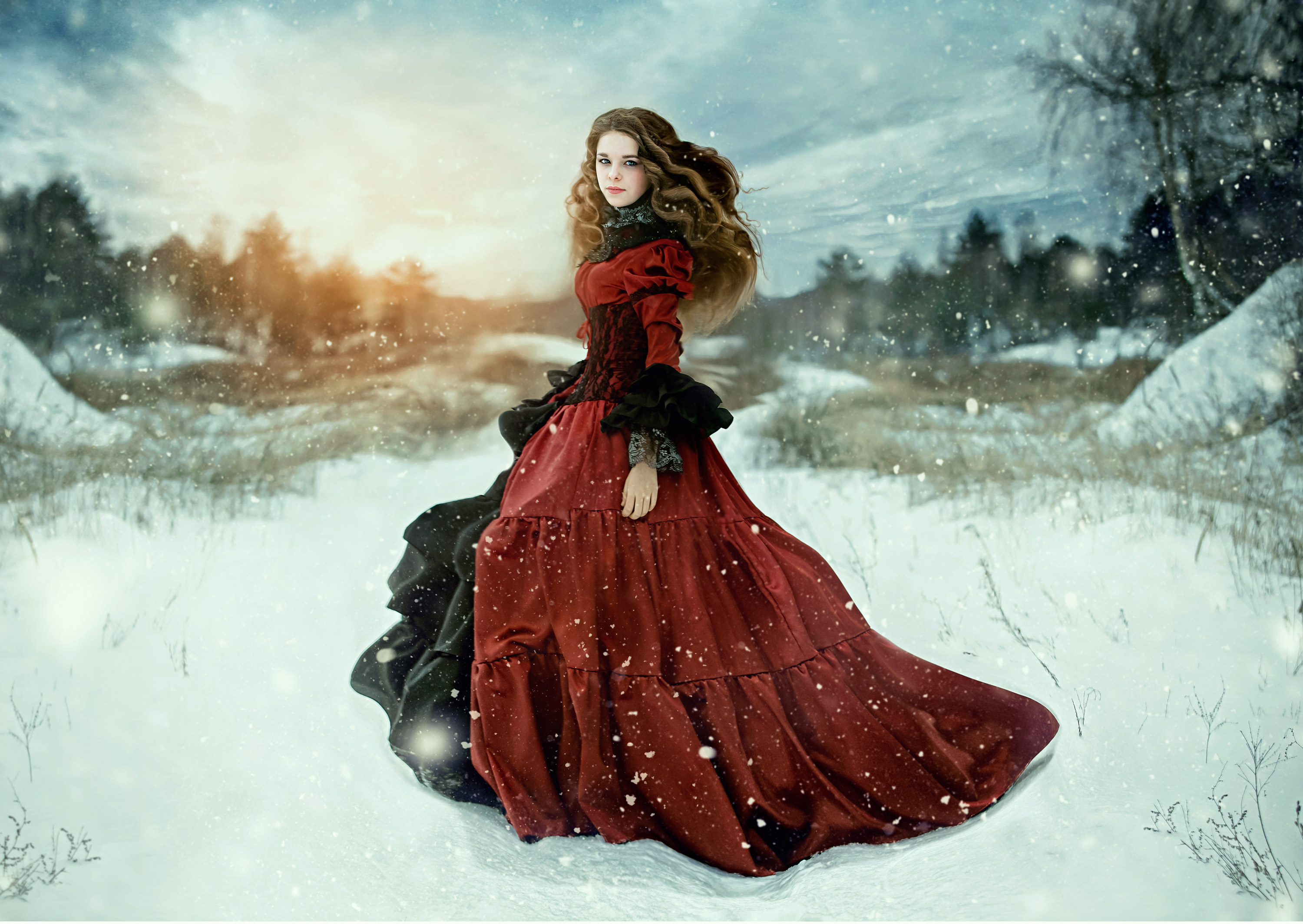 Фото Девушка в длинном наряде стоит на снегу, фотограф Никеева Ирина