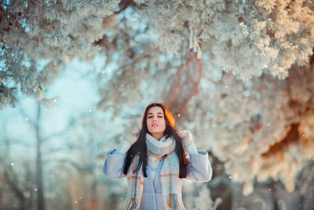  Девушка стоит на фоне зимней природы, by OlgaBoyko