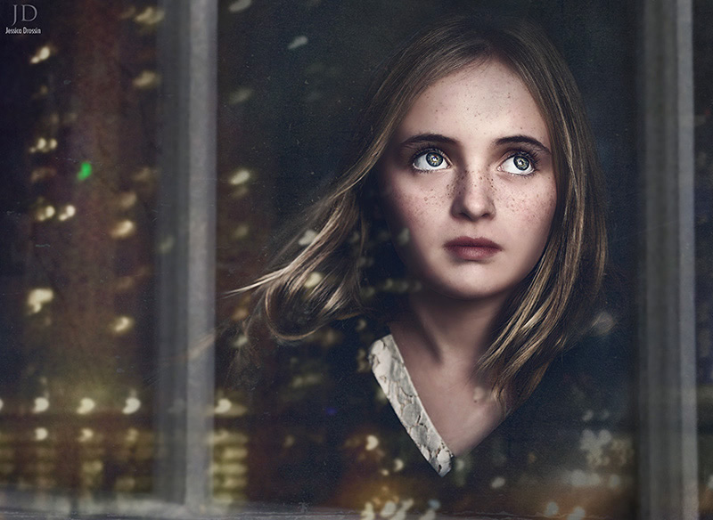 Фото Красивая большеглазая девочка стоит у окна, ретушь, by Djessica Drossin