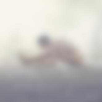 Фото Девушка обнаженная сидит на траве, по ее телу ползут улитки, на фоне тумана, by Elena KaSSandrA Vizerskaya