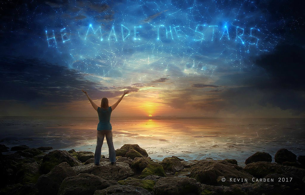 Фото Девушка стоит с поднятыми вверх руками на фоне заката, где на небе написано He made the stars / Он сделал звезды, by kevron2001