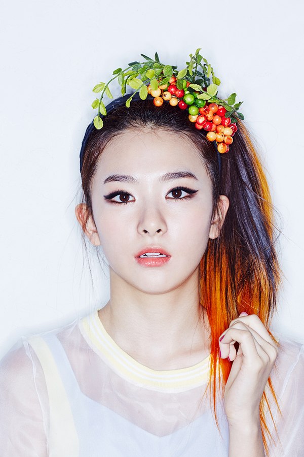 Фото Южно-корейская певица, участница Red Velvet, Сыль Ги / Seul Ki с концами волос окрашенными в рыжий цвет