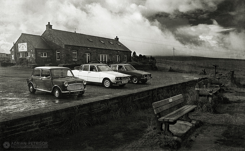 Фото Авто старых моделей стоят у дома, by Adrian Petrisor