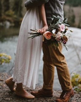 Фото парня и девушки с цветами