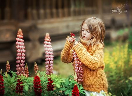 Фото Девочка стоит рядом с ламой, фотограф ИринаНедялкова