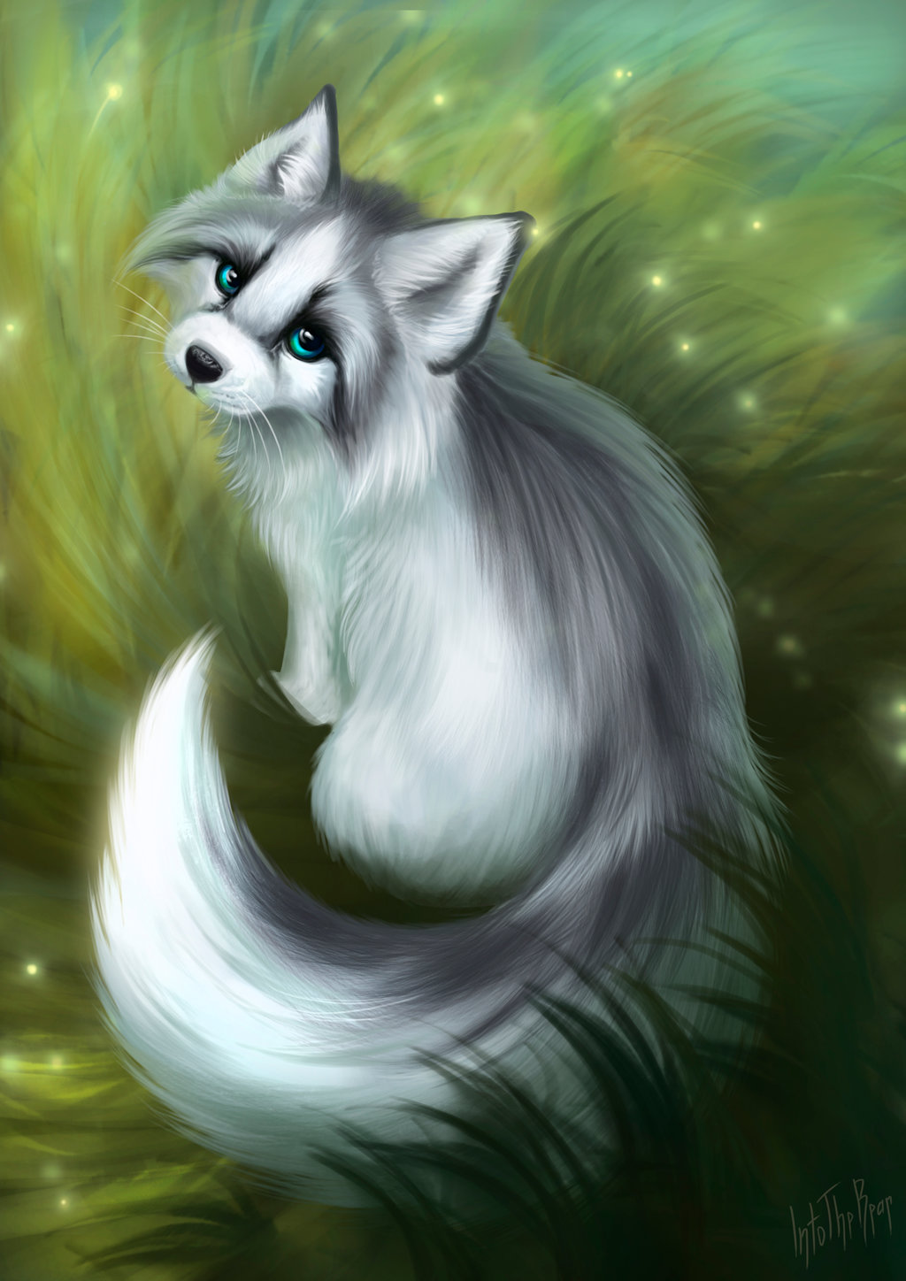 Фото Бело-серая лисичка сидит в траве, by Intothebear