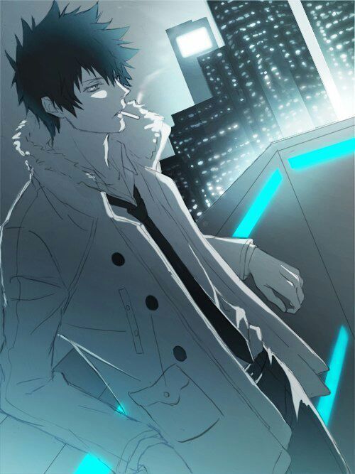 Фото Shinya Kougami / Шинья Когами из аниме Psycho-Pass / Психопаспорт стоит на крыше, возле города, в шубе, курит сигарету