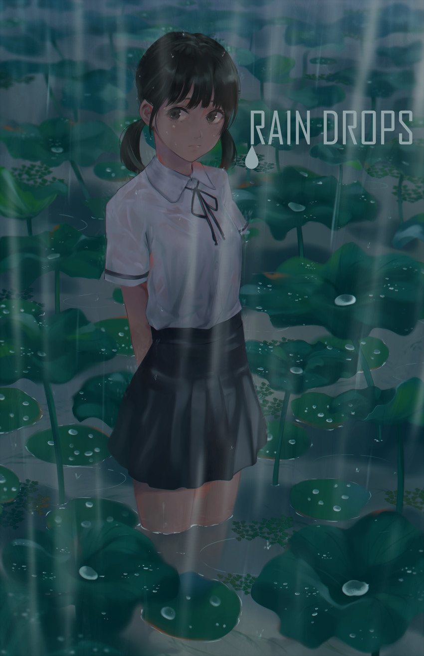 Фото Девочка стоит в воде под дождем, (rain drops / капли дождя)