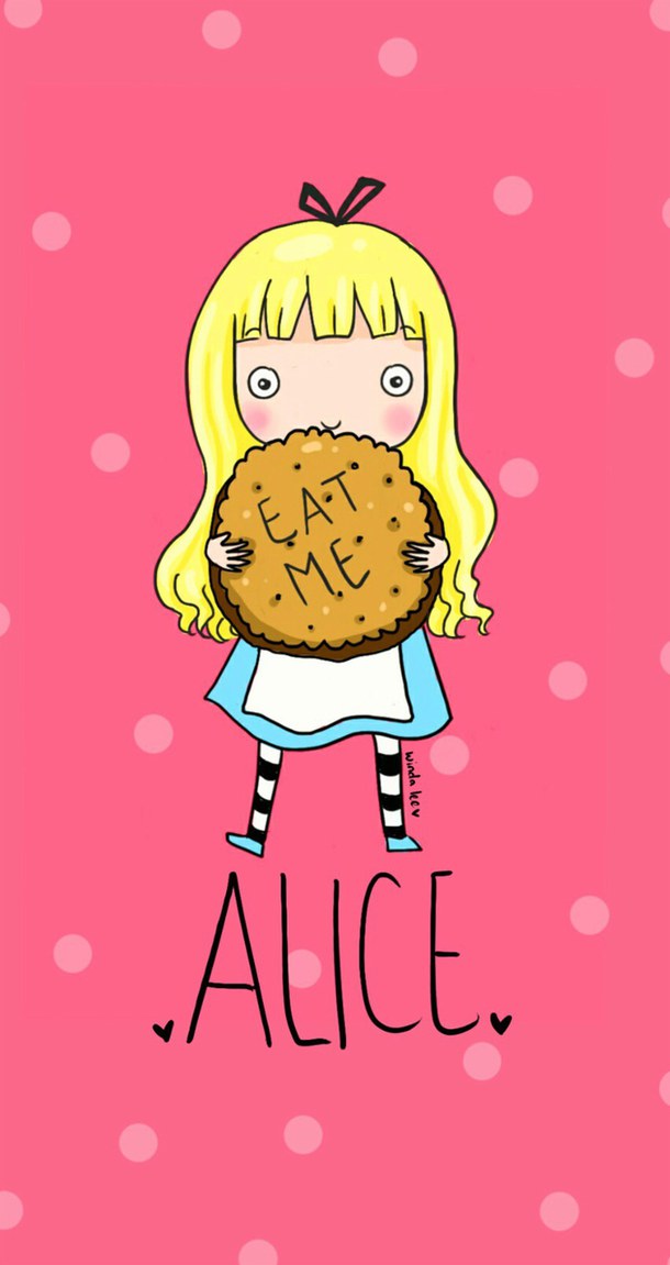 Фото Алиса с печеньем, на которой написано Eat me / Съешь меня