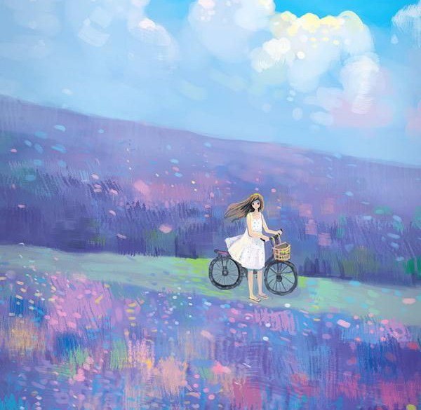 Фото Девушка с велосипедом стоит на поляне