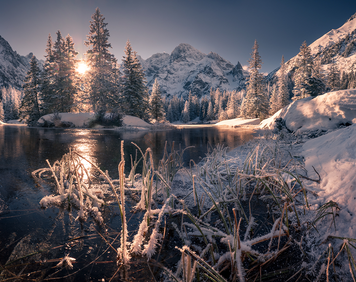 Фото Зимняя река у гор Tatra Mountains, Poland / Татры, Польша. Фотограф Karol Nienartowicz