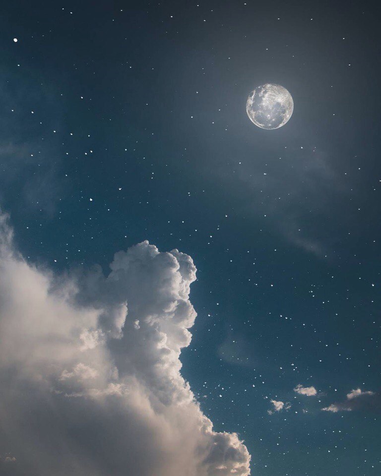 Фото Полная луна в ночном небе