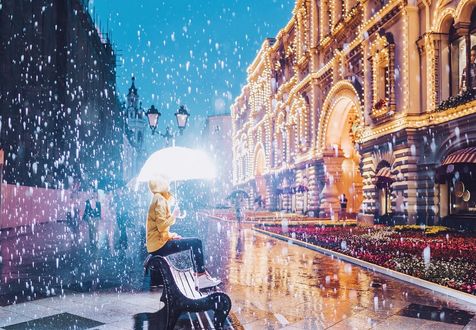Фото Девушка с зонтом сидит на лавочке под снегопадом, фотохудожник Кристина Макеева (© zmeiy), добавлено: 24.01.2018 09:00