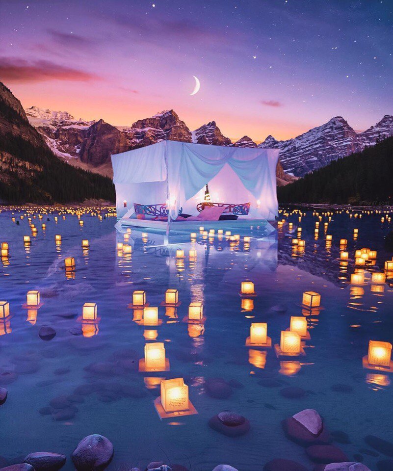 Фото Палатка с плавающими фонариками на горном озере