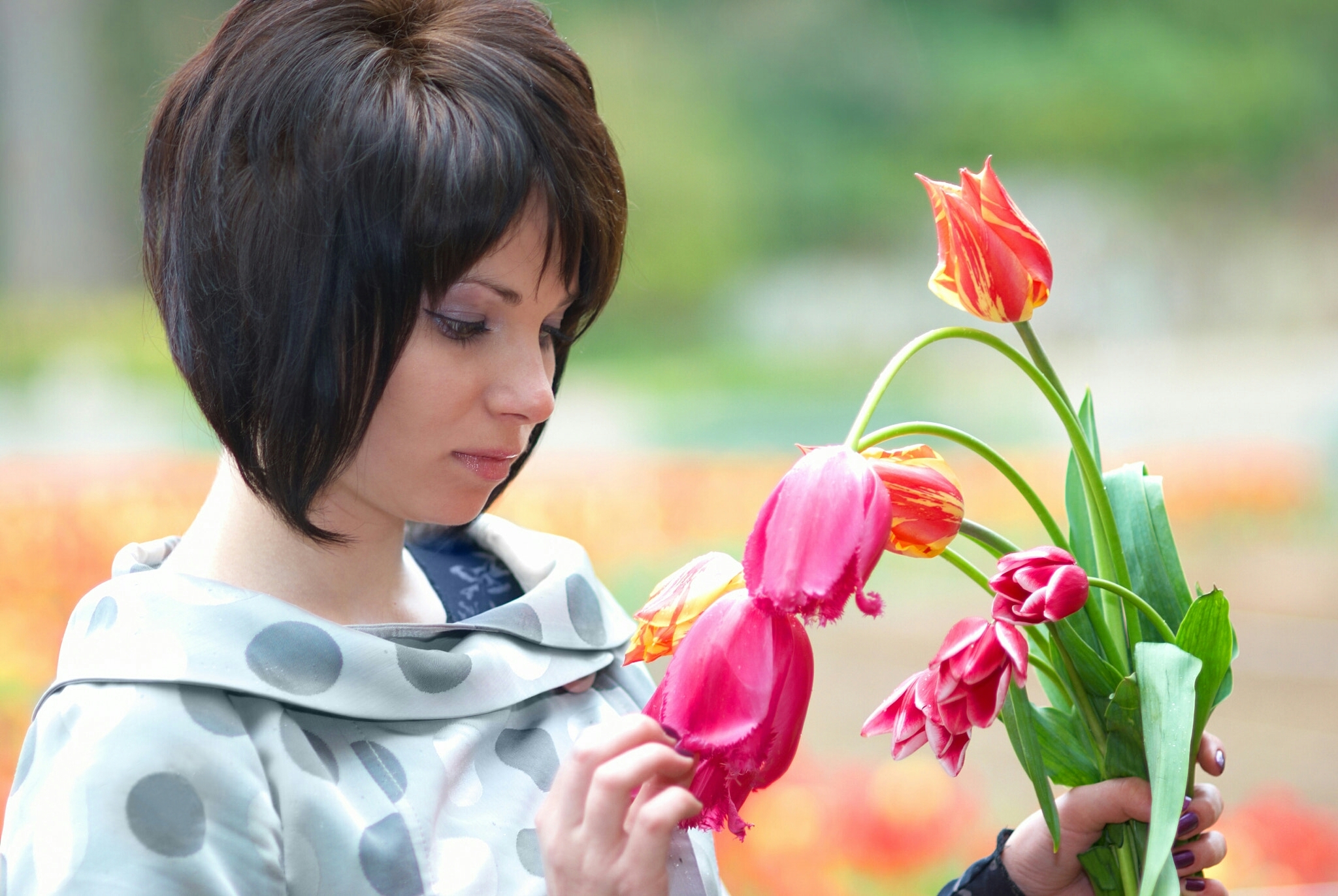 Фото Девушка с букетом тюльпанов, фотограф Pavlo Vakhrushev