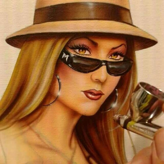 Фото Гламурная девушка с красивыми глазами в шляпе и в очках