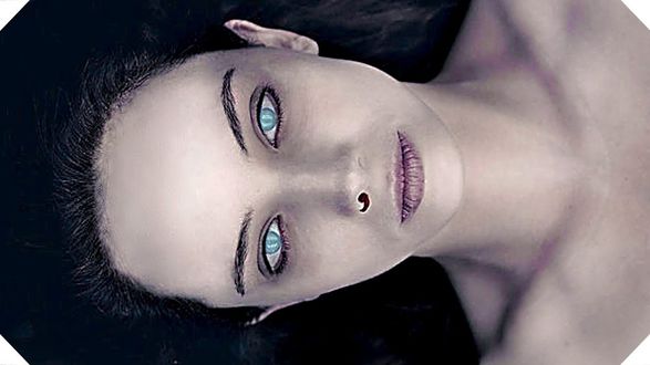 Фото Модель Olwen Catherine Kelly / Оллен Кэтрин Келли в фильме Демон внутри лежит устремив взгляд вверх
