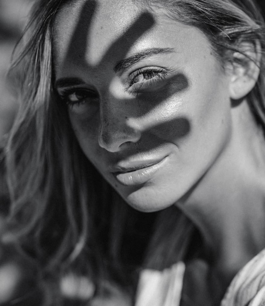 Фото Портрет модели Марии с тенью руки на лице, by Constantin Slotty