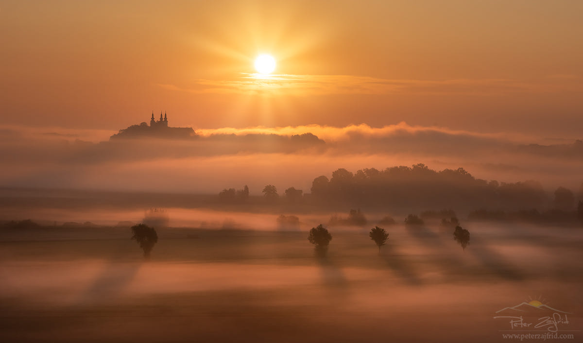 Фото Туманное утро в Sveta Trojica, Slovenija / Святую Троицу, Словения. Фотограф Peter Zajfrid