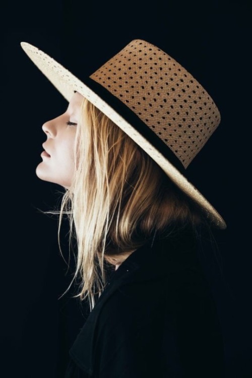 Женщина В Шляпе Фото