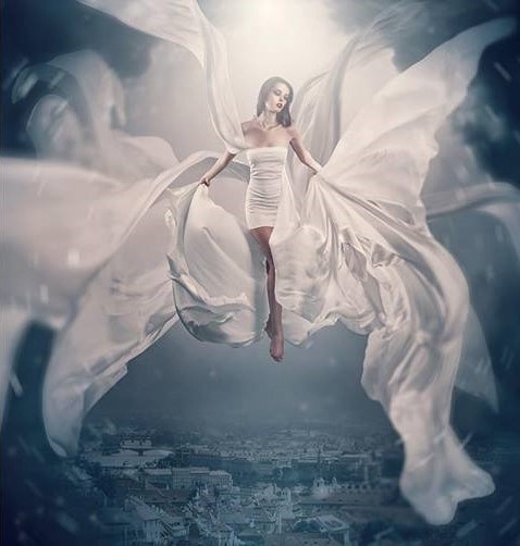 Фото Девушка в белом платье парит над городом