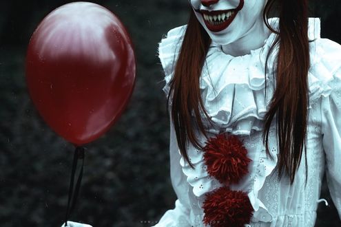 Фото Фем-версия клоуна Пеннивайза / Pennywise из фильма ужасов Оно / It, 2017