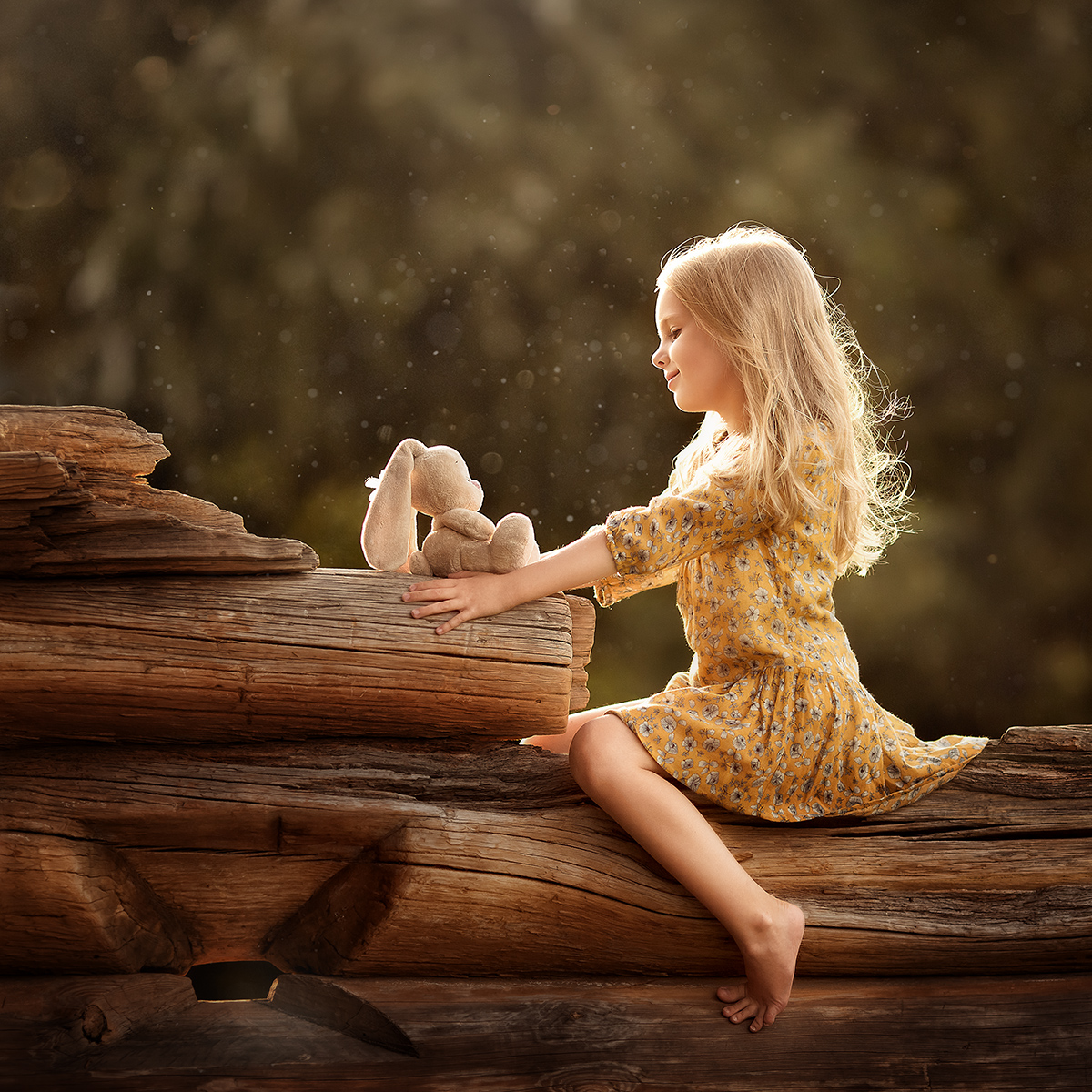 Фото Милая девочка с игрушечным зайчиком. Фотограф Елена Михайлова милая