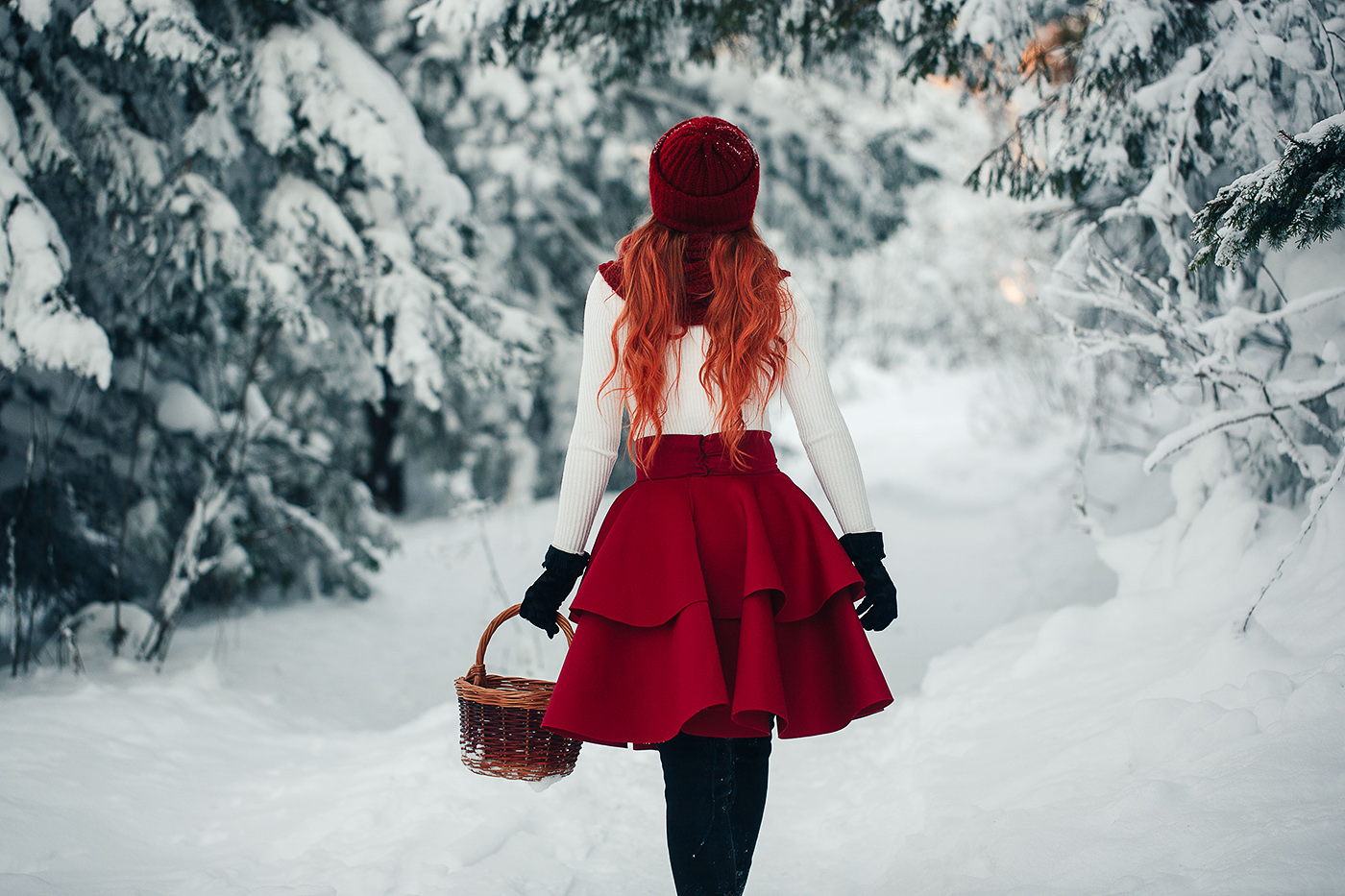 Девушка в Красном зимняя фотосессия