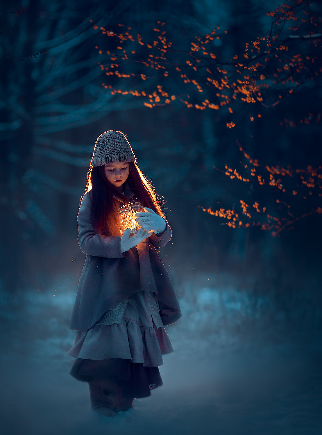 Фото Девочка с фонарем в волшебном лесу. Фотограф Катрин Белоцерковская