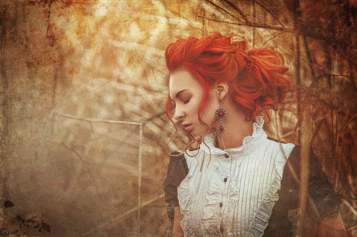 Фото Девушка с рыжими волосами стоит на фоне природы. Фотограф Асиялов Абубакар