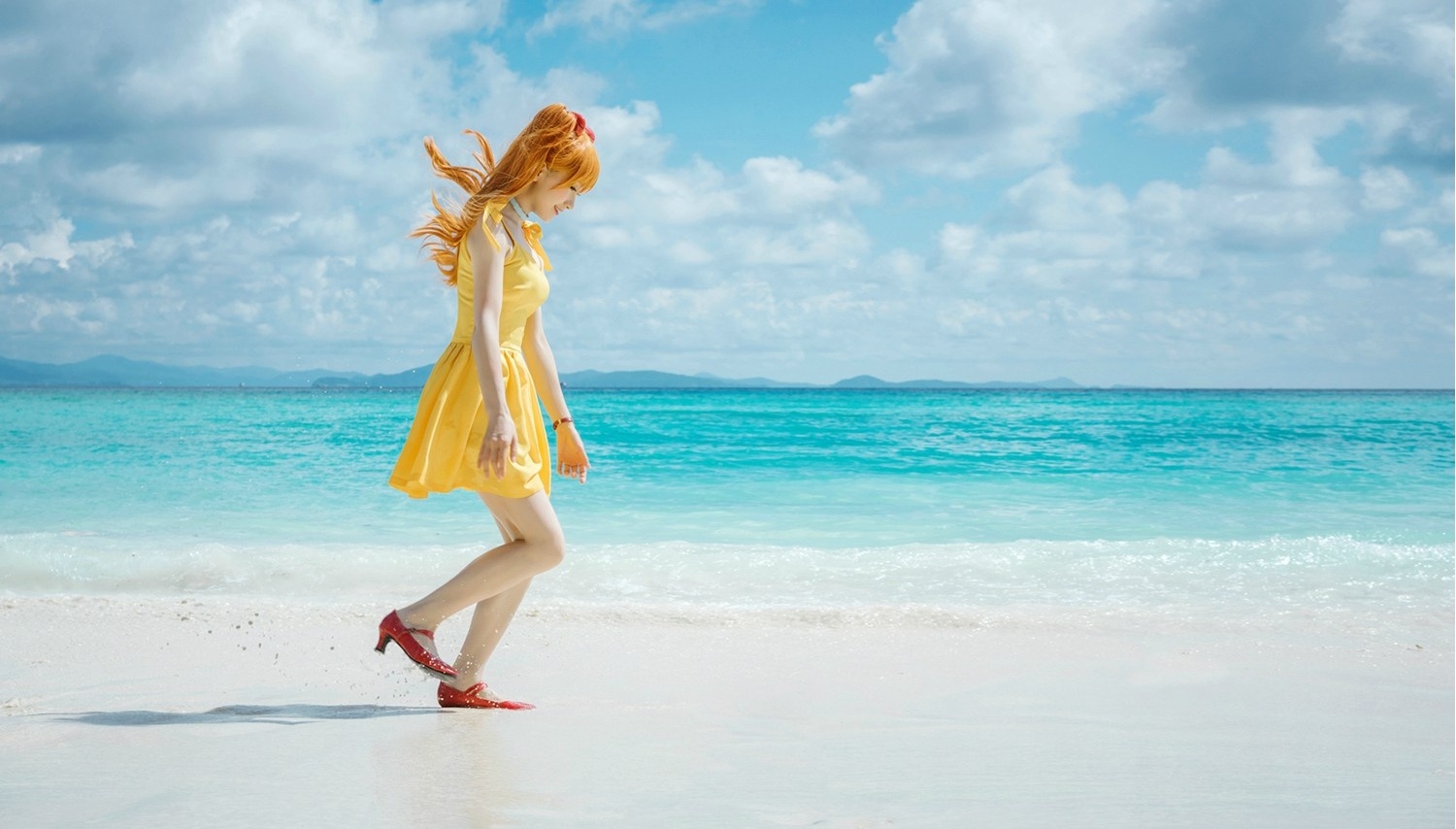 Фото Косплей Asuka Langley / Аска Лэнгли на фоне моря из аниме Evangelion / Евангелион