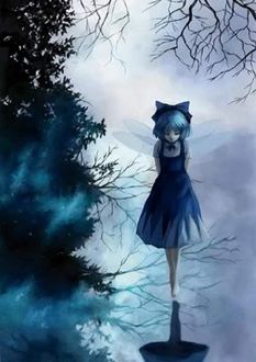 Фото Ледяная фея Cirno зависла над водой, из игры Touhou project / Проект Восток