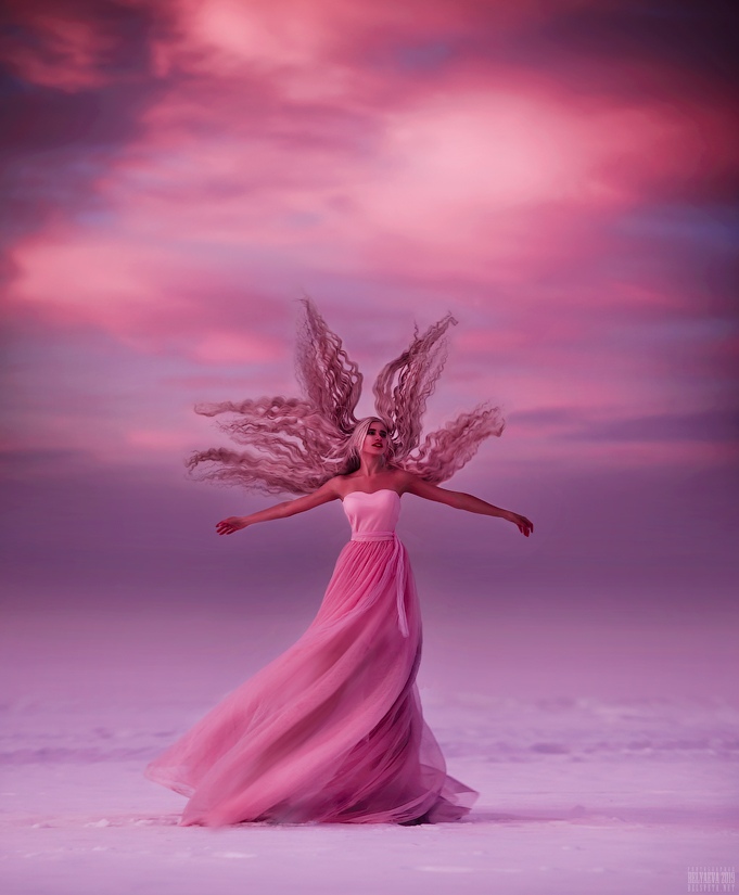 Фото Девушка с развевающимися волосами в розовом платье, фотограф Светлана Беляева
