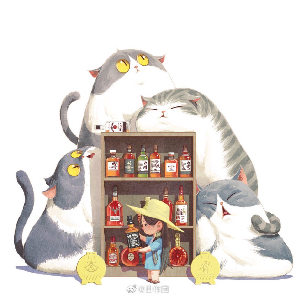 Фото Девочка и четыре толстых кота у шкафа с насттойками
