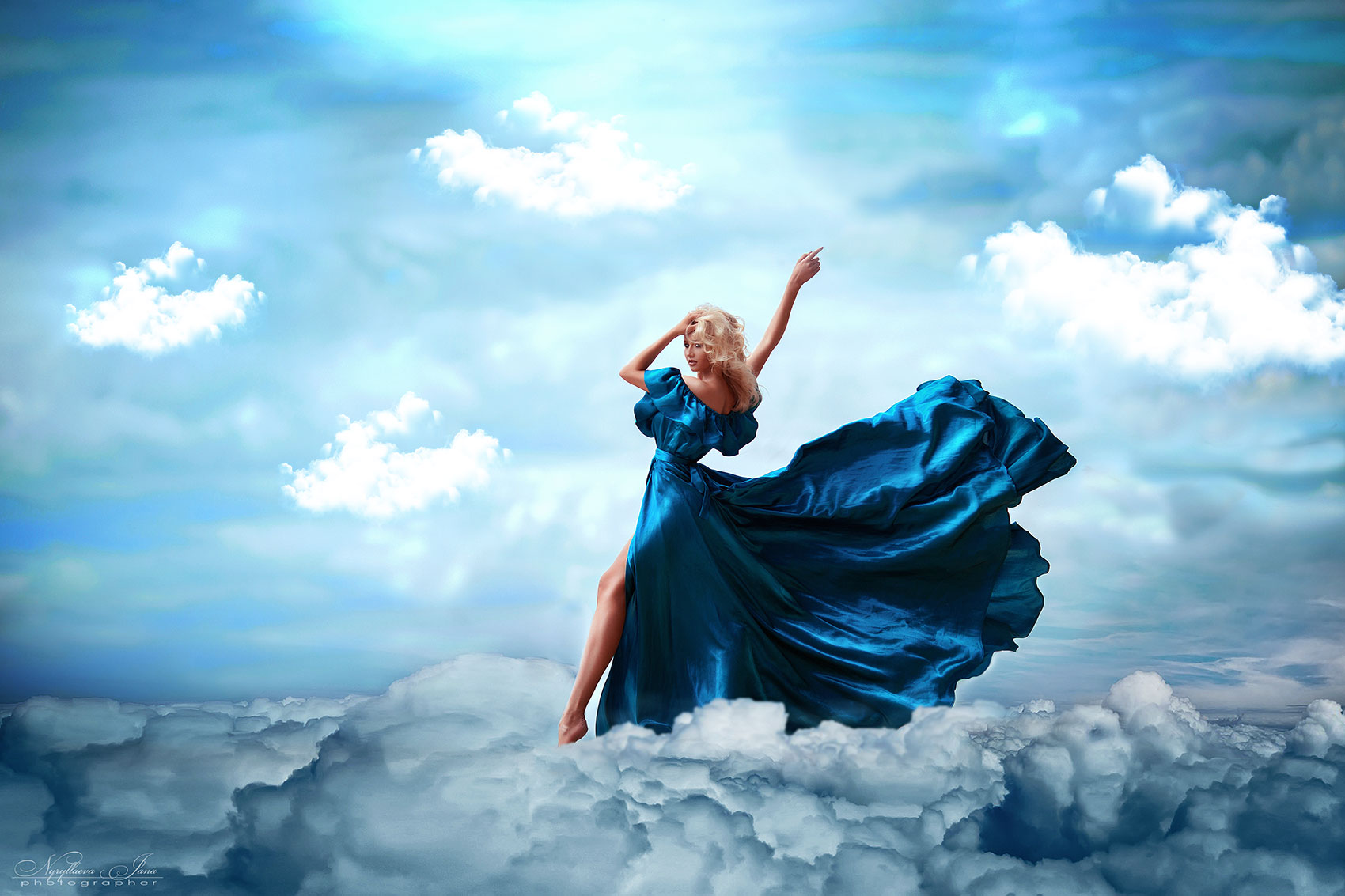 Песня летающего танца. Девушка в синем платье. Девушка в голубом платье. Девушка в облаках. Девушка летит.