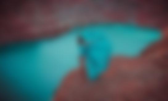 Фото Девушка в голубом стоит на скале, фотограф Светлана Беляева