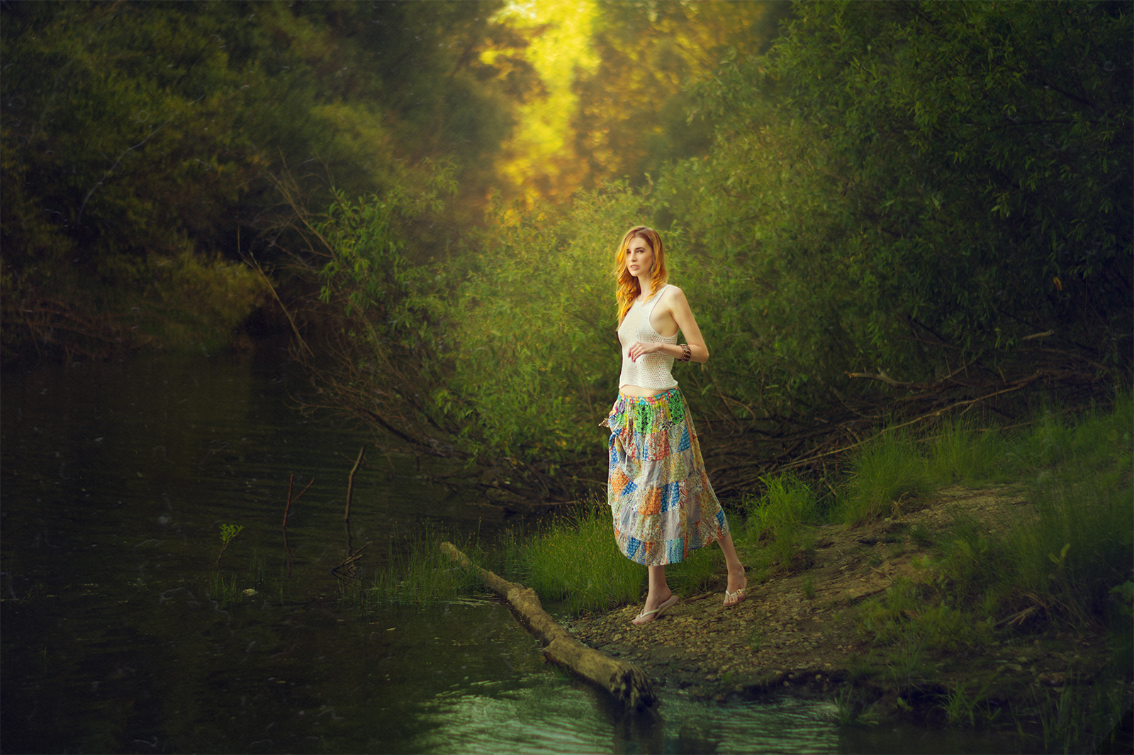 Фото Девушка стоит у реки. Фотограф Andrew Gnezdilov