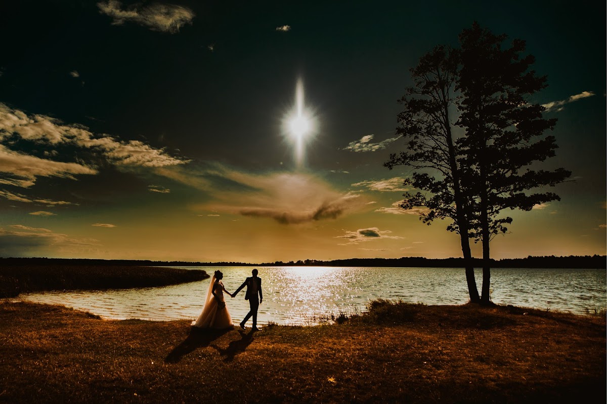 Фото Жених с невестой у водоема, фотограф Игорь Цвид