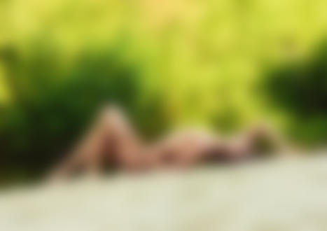 Фото Обнаженная девушка лежит на песке. Фотограф Соломахин Дмитрий