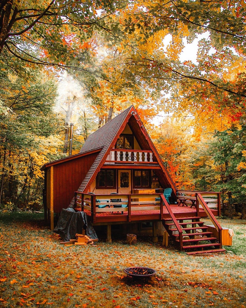 «Уютный деревянный домик, осень, цветы» — создано в Шедевруме