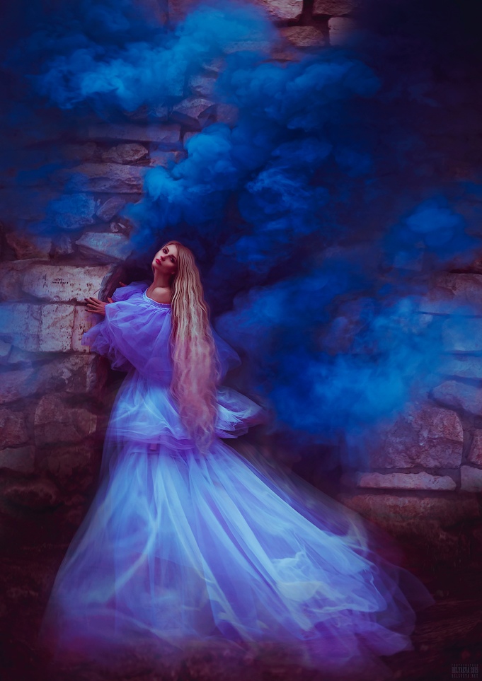 Фото Девушка с длинными волосами в длинном голубом платье. Фотограф Светлана Беляева