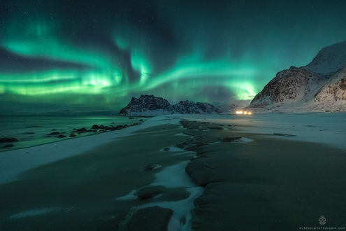 Фото Северное сияние над горами