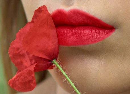 Фото губы, цветы (51 фотография)